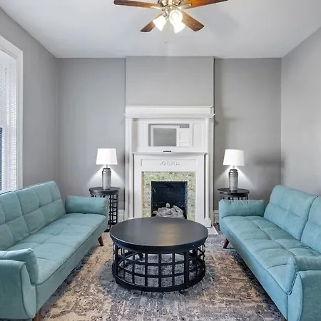 Beautiful Rehabbed Unit In Shaw Community - 4226B Vila